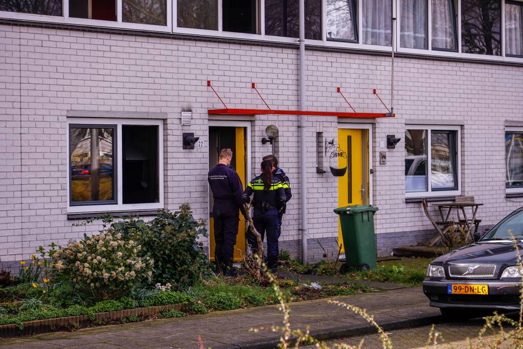 Overleden persoon aangetroffen na brand in woning