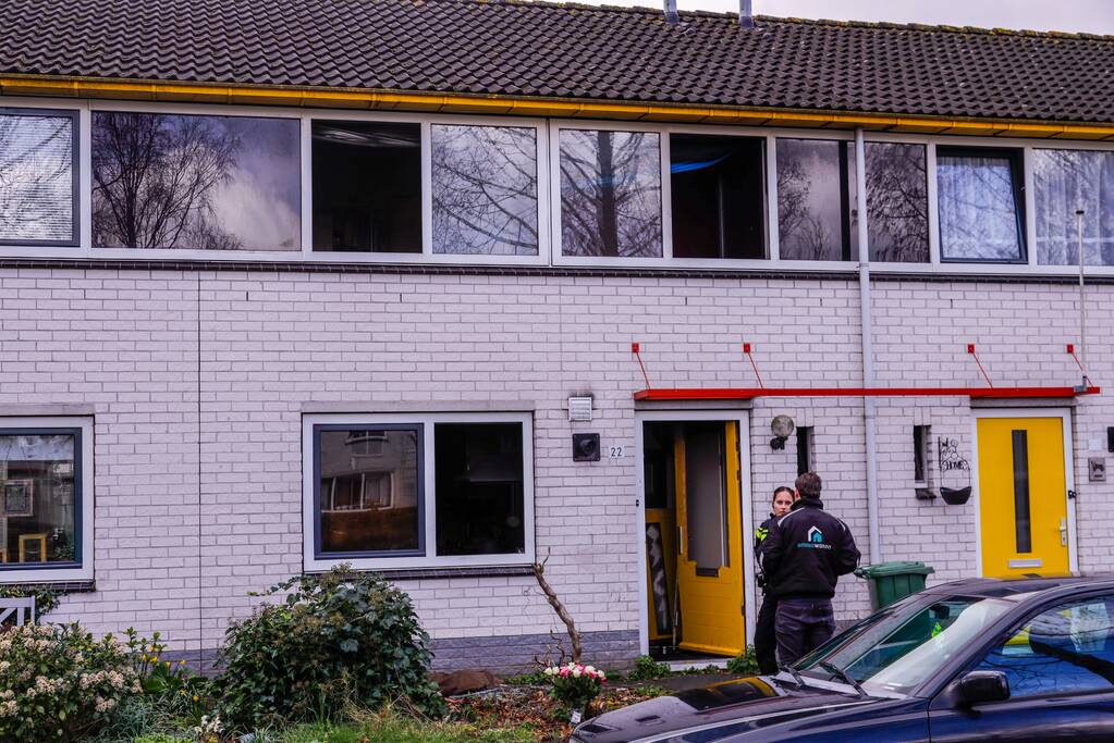 Overleden persoon aangetroffen na brand in woning