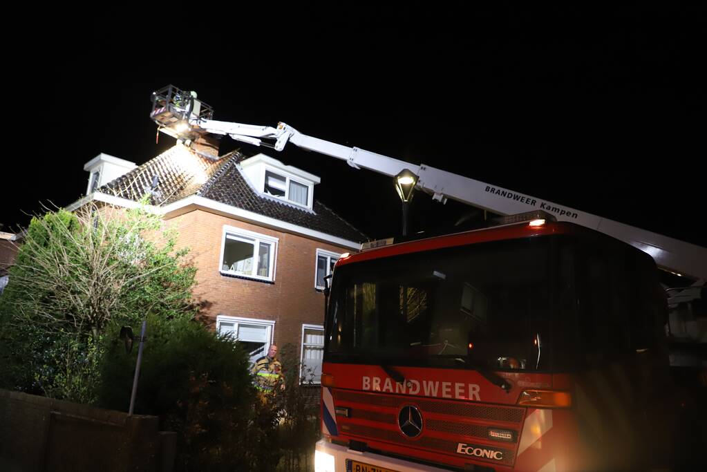 Brand in schoorsteen snel onder controle