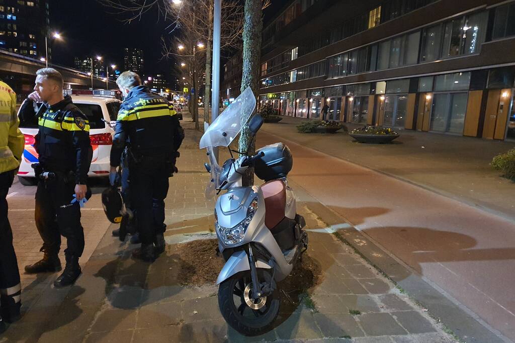 Scooterrijder zwaargewond na eenzijdig ongeval