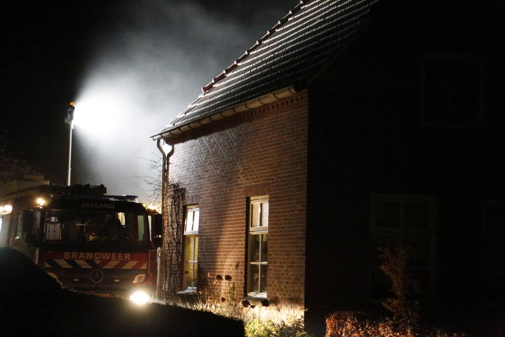 Flinke rookontwikkeling bij brand in schuur