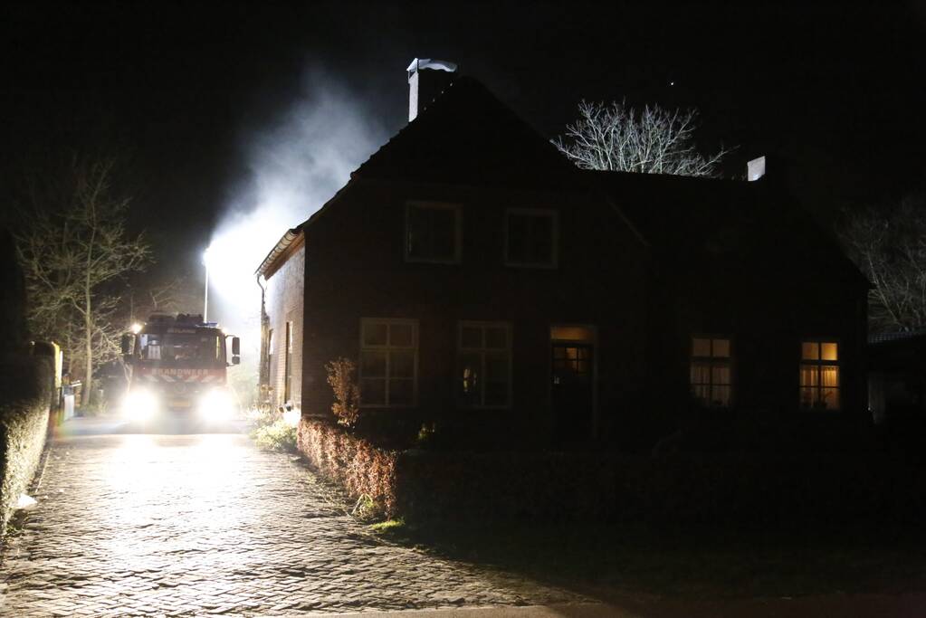 Flinke rookontwikkeling bij brand in schuur