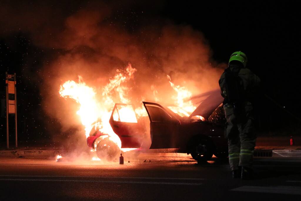 Auto volledig uitgebrand