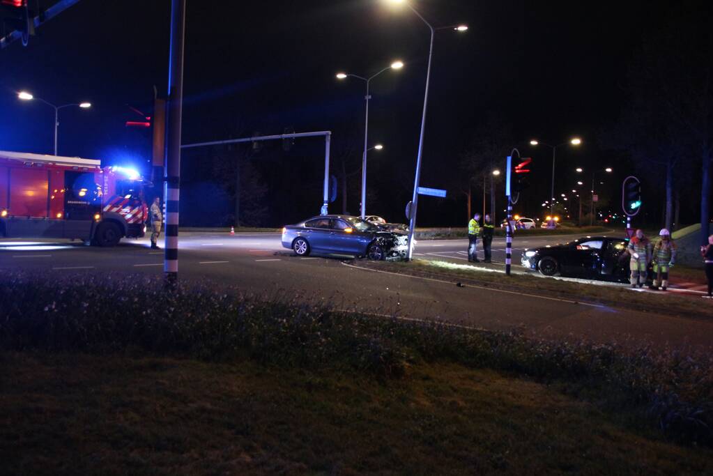 Zwaargewonde na botsing tussen twee voertuigen