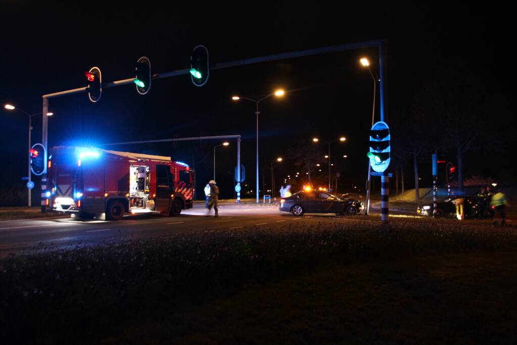 Zwaargewonde na botsing tussen twee voertuigen