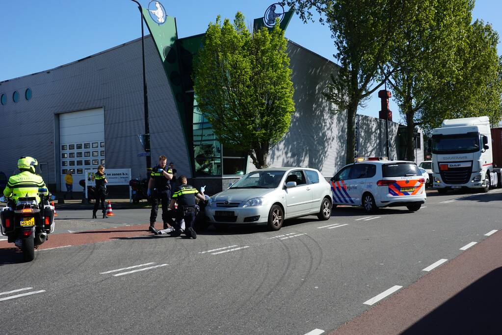 Scooter bestuurster gewond na aanrijding