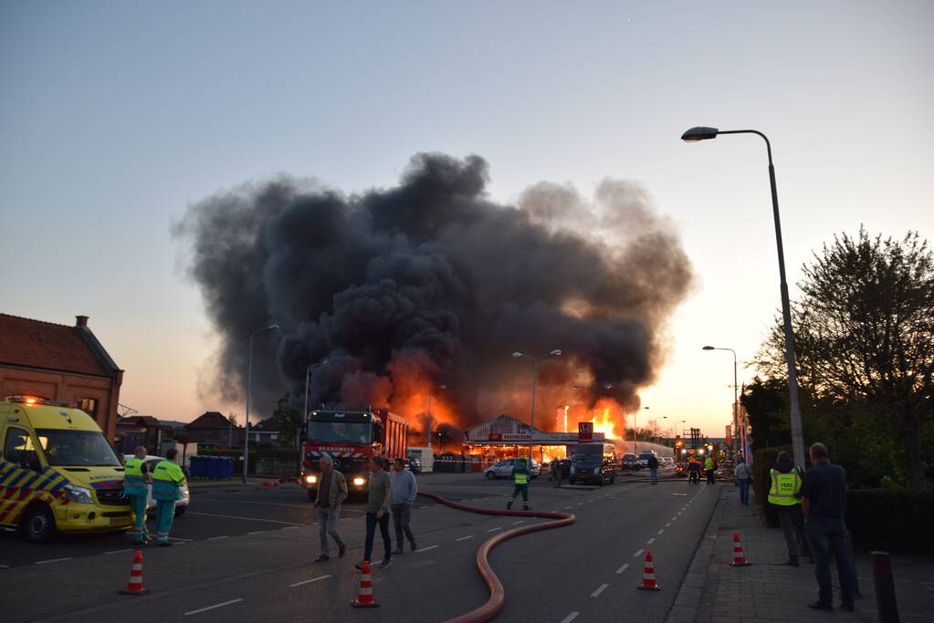 Grote brand bij Honda garage