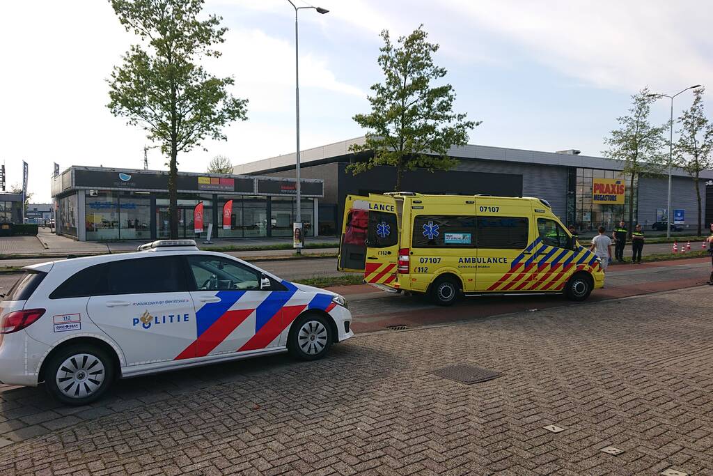 Scooter en fietser klappen op elkaar