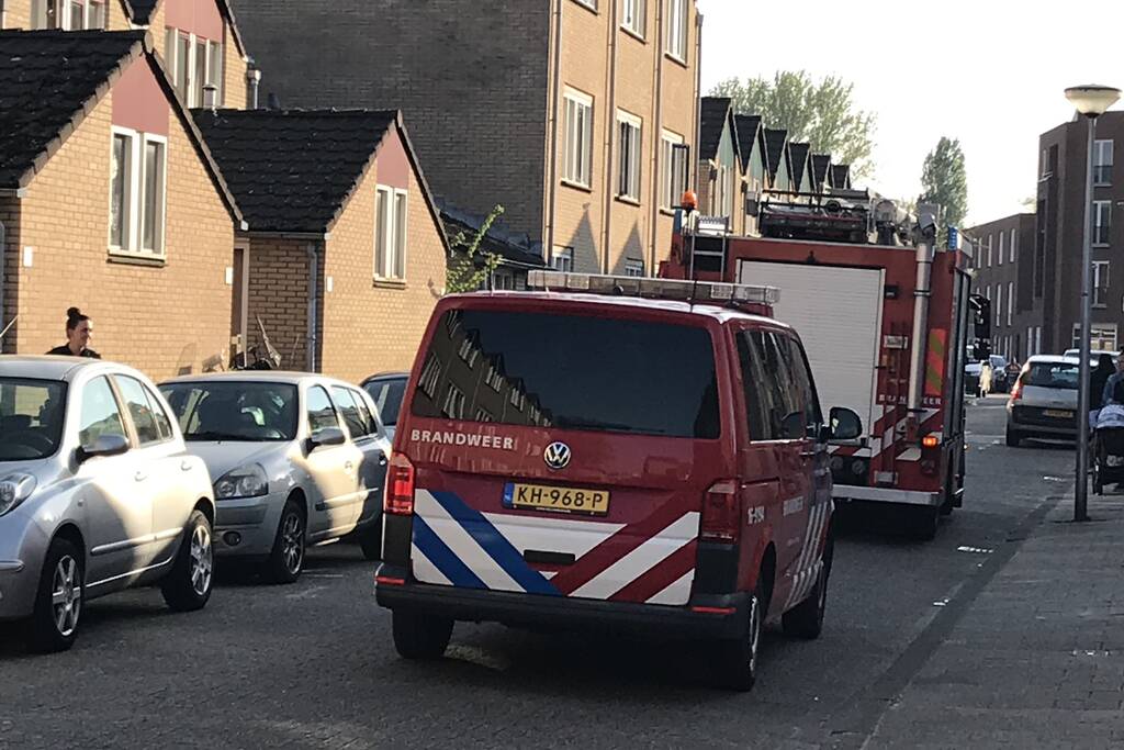 Brandweer verricht metingen in woning