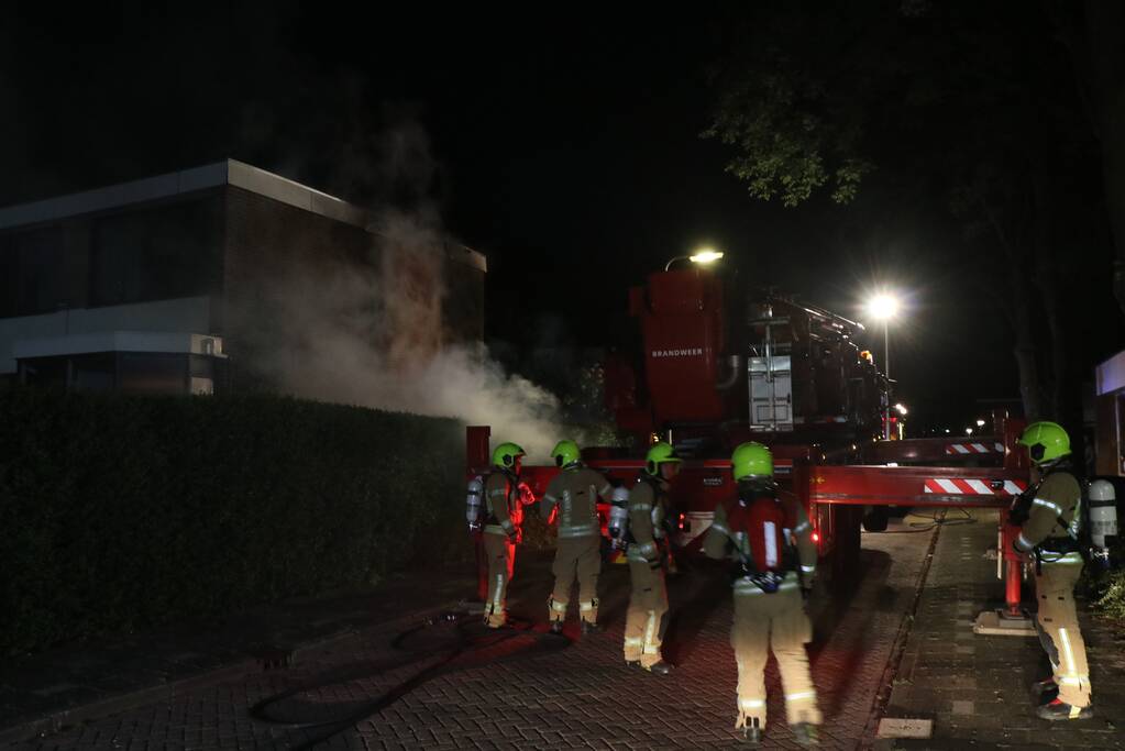 Veel vlammen na brand in schuur