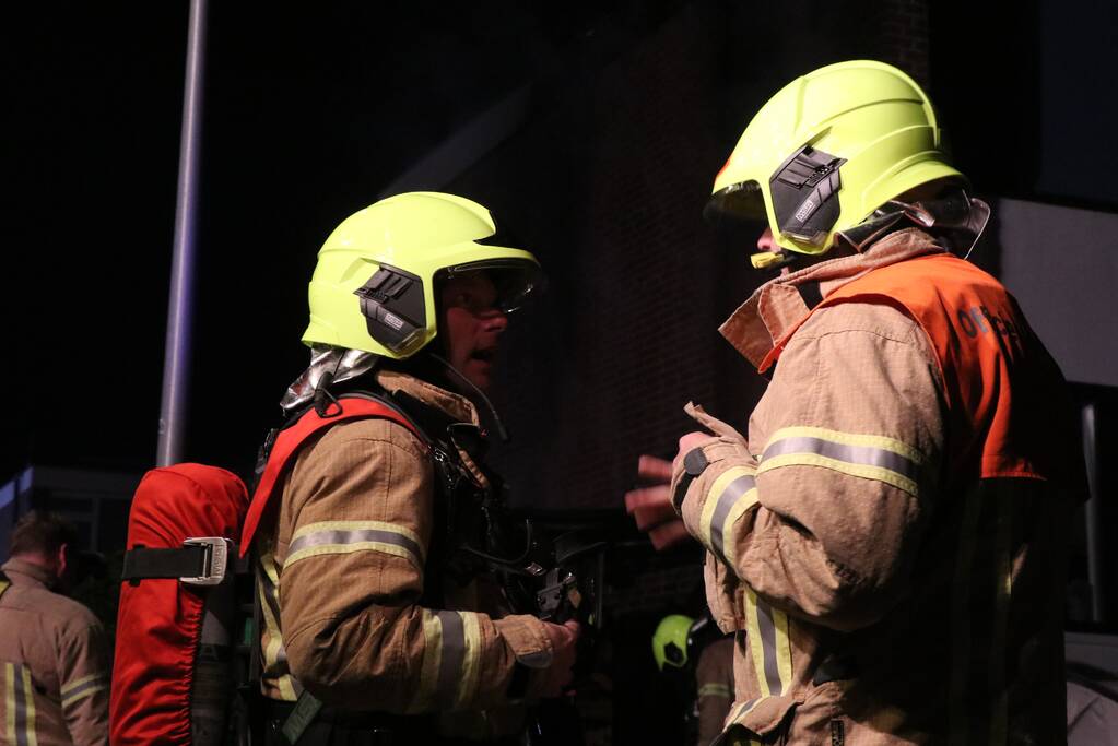 Veel vlammen na brand in schuur