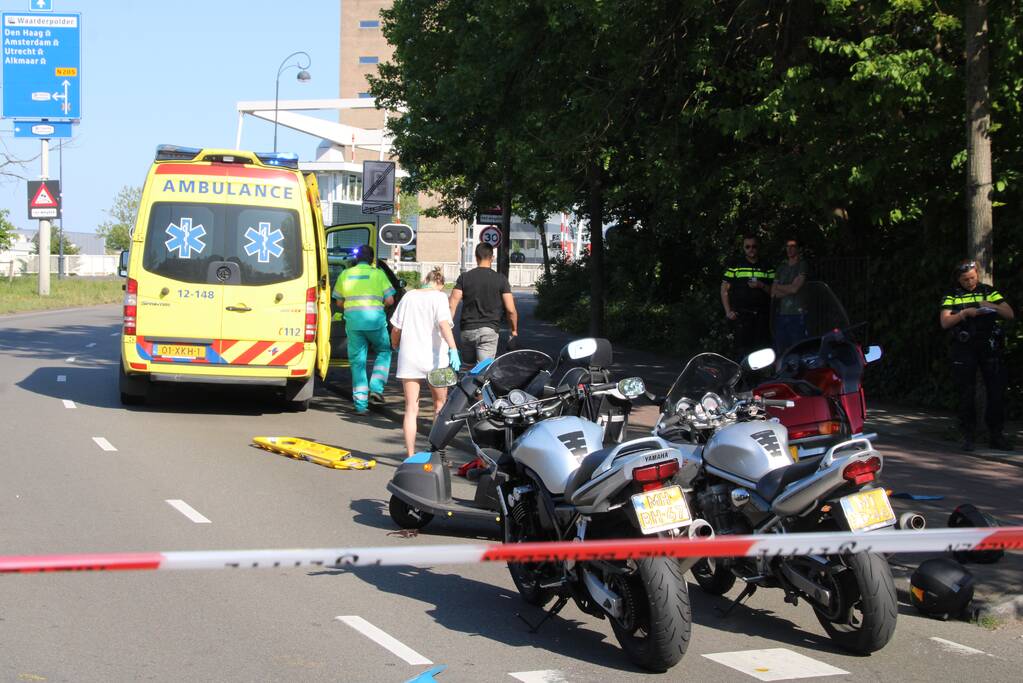 Ernstige aanrijding tussen motor en scootmobiel