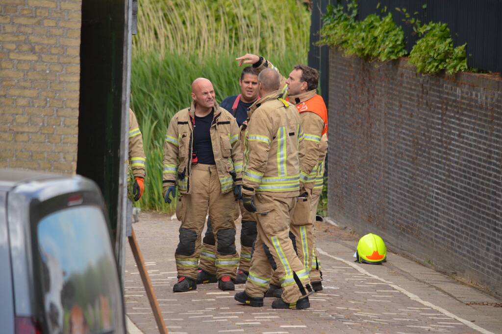 Paard in stal in problemen geraakt