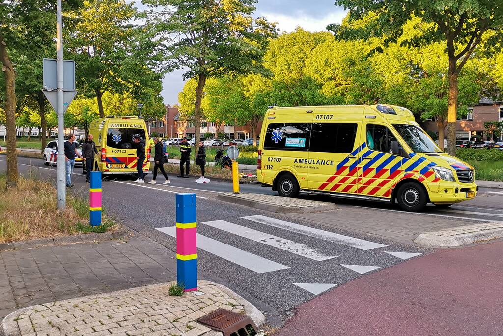 Scooterrijder gaat onderuit en raakt ernstig gewond