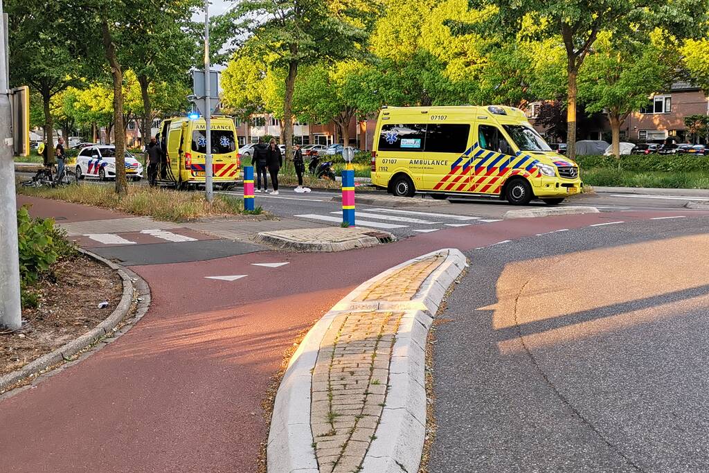 Scooterrijder gaat onderuit en raakt ernstig gewond