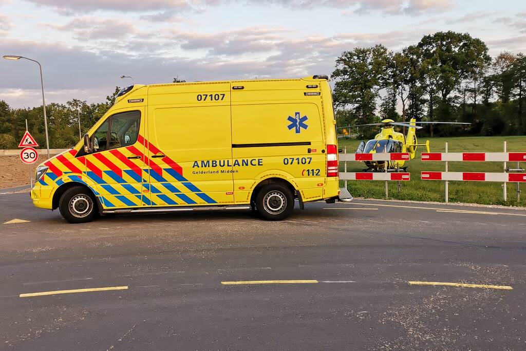 Scooterrijder gaat onderuit en raakt ernstig gewond