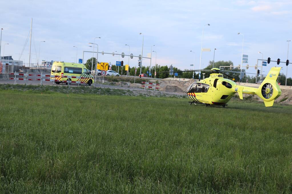 Scooterrijder gaat onderuit en raakt ernstig gewond