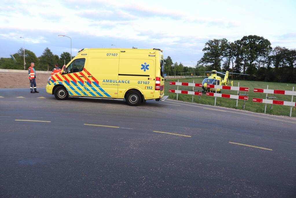 Scooterrijder gaat onderuit en raakt ernstig gewond