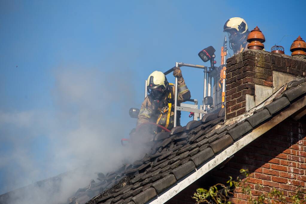 Drie personen nagekeken na brand