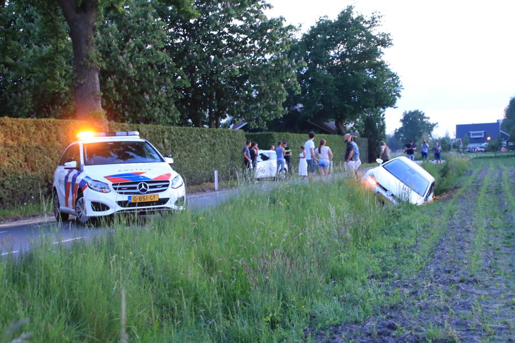 Auto vliegt uit de bocht, bestuurder aangehouden