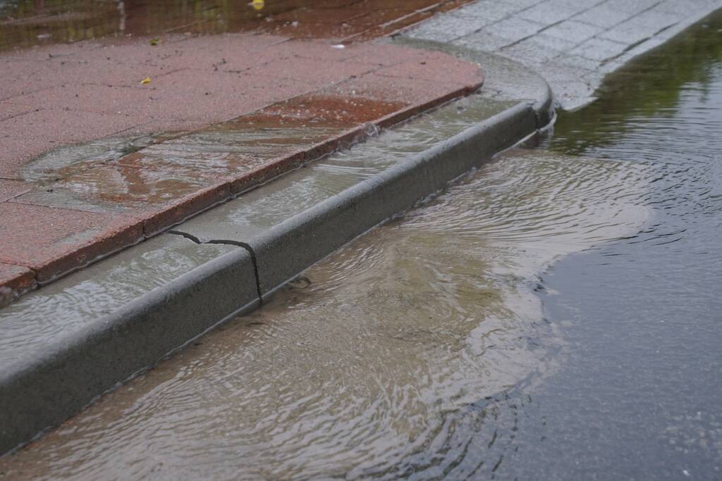 Waterlekkage zorgt voor flinke plassen