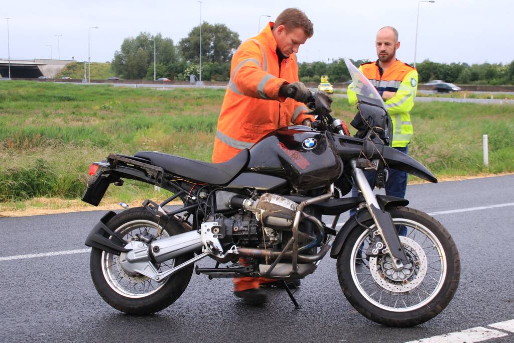 Motorrijder onderuit op afrit