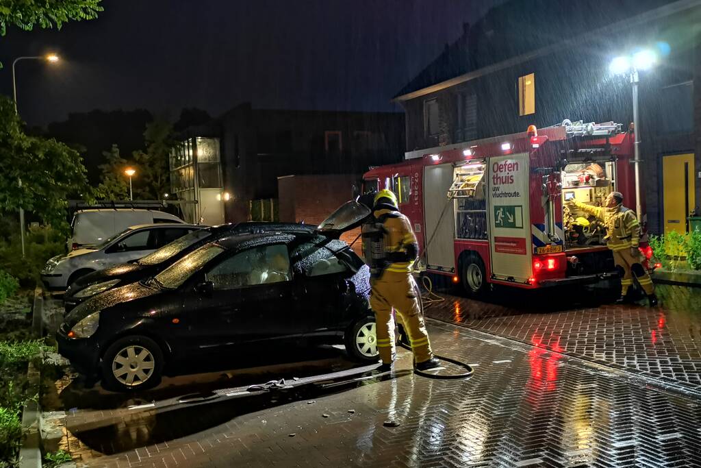 Persoon aangehouden na autobrand