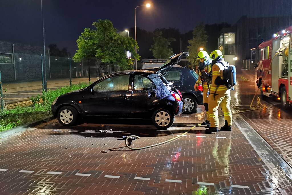 Persoon aangehouden na autobrand