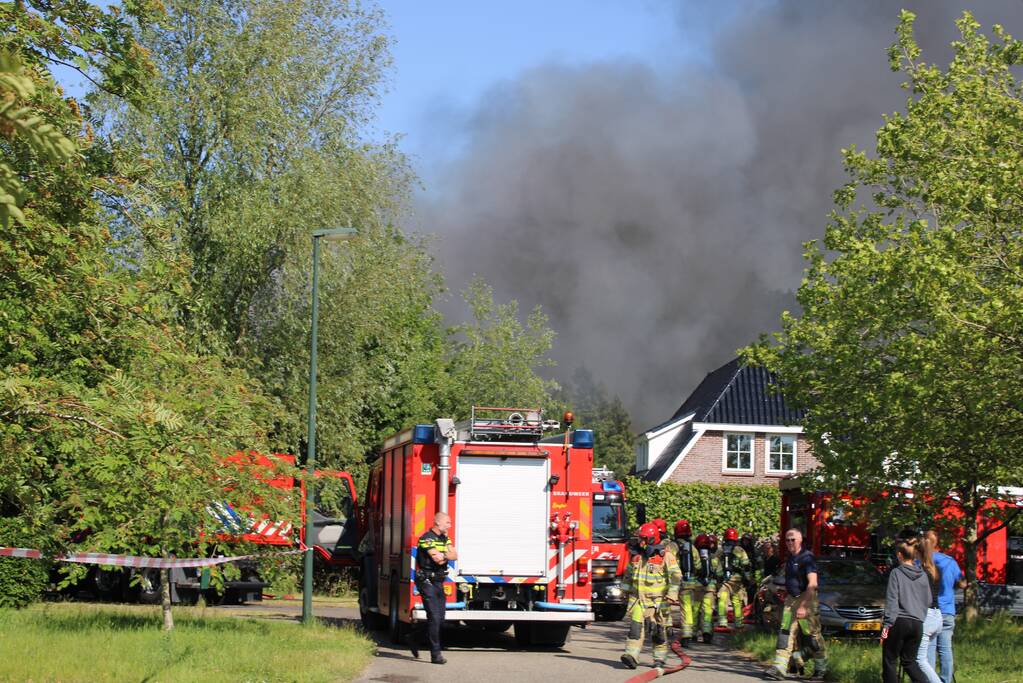 Veel rook bij grote brand Zuiderzeewijk