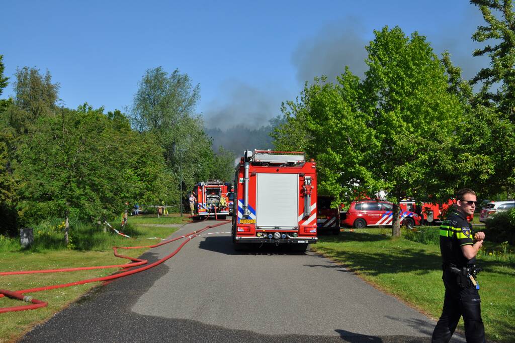 Veel rook bij grote brand Zuiderzeewijk