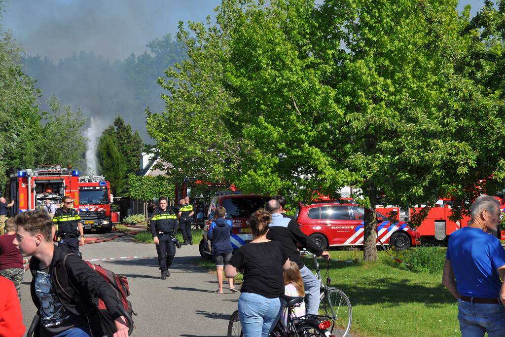 Veel rook bij grote brand Zuiderzeewijk