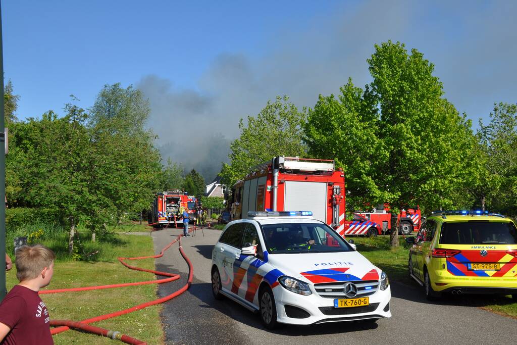 Veel rook bij grote brand Zuiderzeewijk