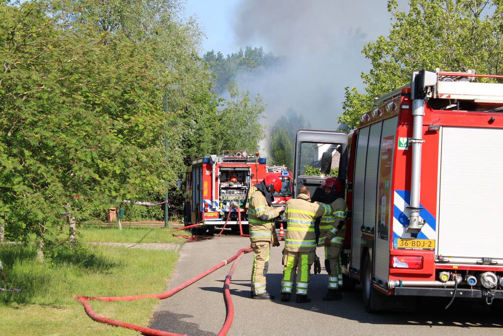 Veel rook bij grote brand Zuiderzeewijk