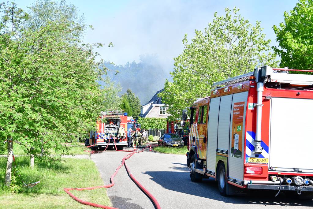 Veel rook bij grote brand Zuiderzeewijk