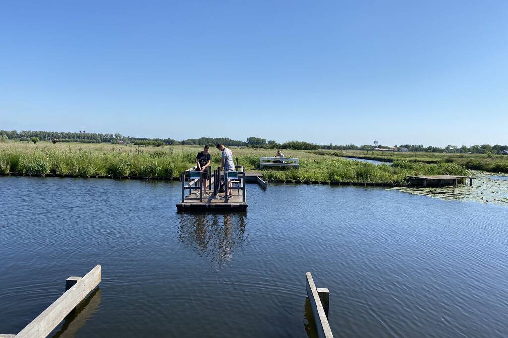 Jongens twee uur vast op vlot