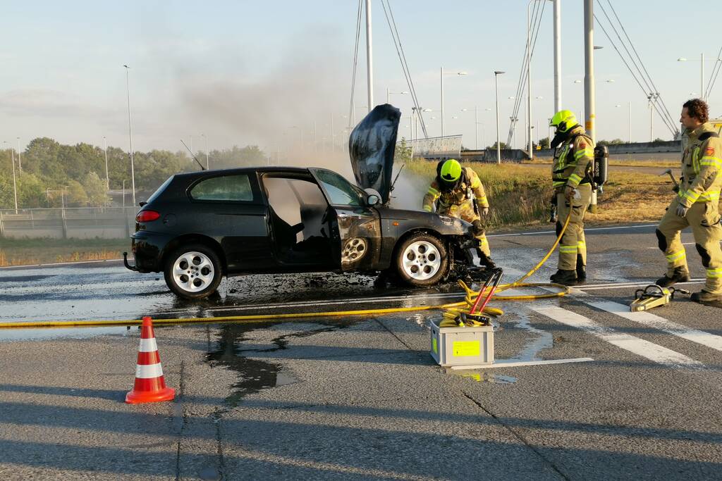 Auto gaat in vlammen op