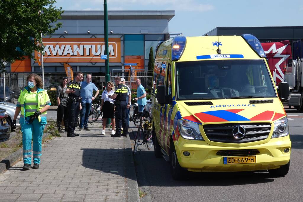 Overstekende racefietser gewond bij aanrijding