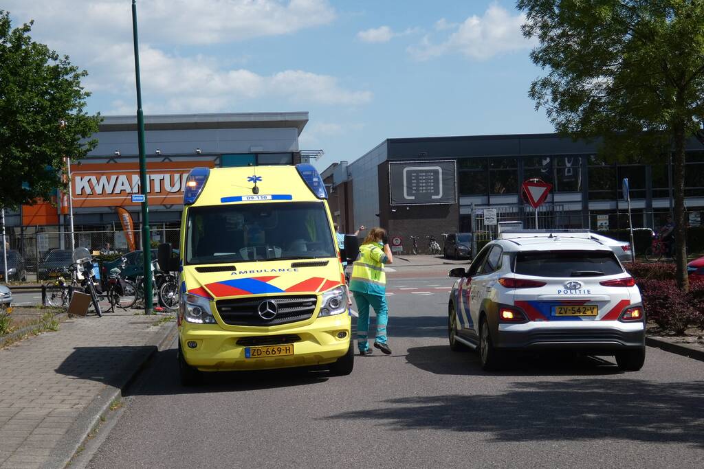 Overstekende racefietser gewond bij aanrijding