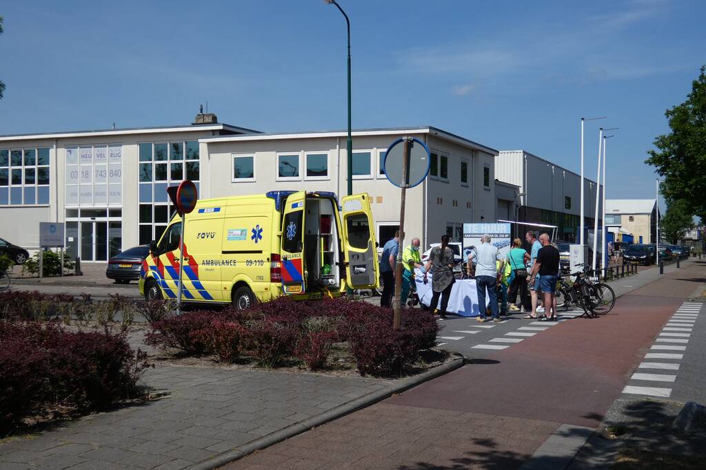 Overstekende racefietser gewond bij aanrijding