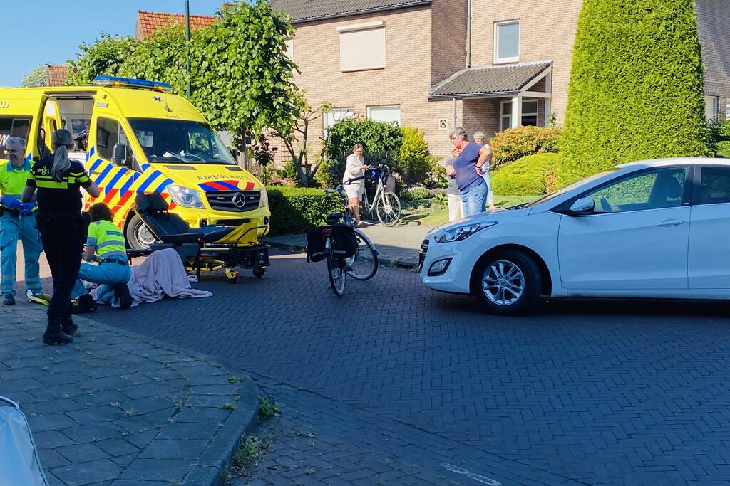 Fietsster gewond na aanrijding met auto