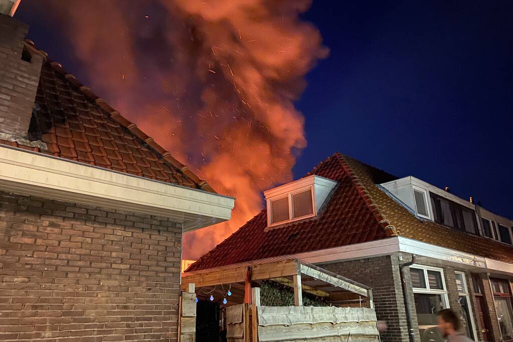 Flinke rookontwikkeling bij uitslaande schuurbrand