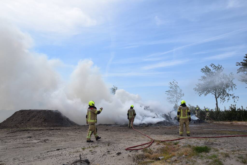 Grote hoop met bomen in brand