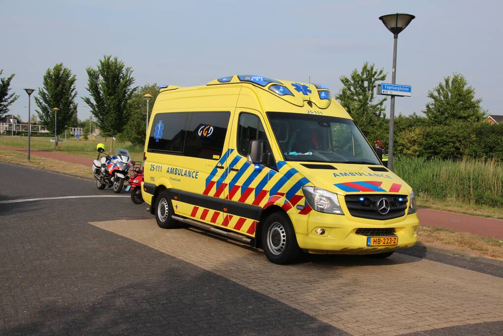 Gewonde bij aanrijding tussen scooter en fiets