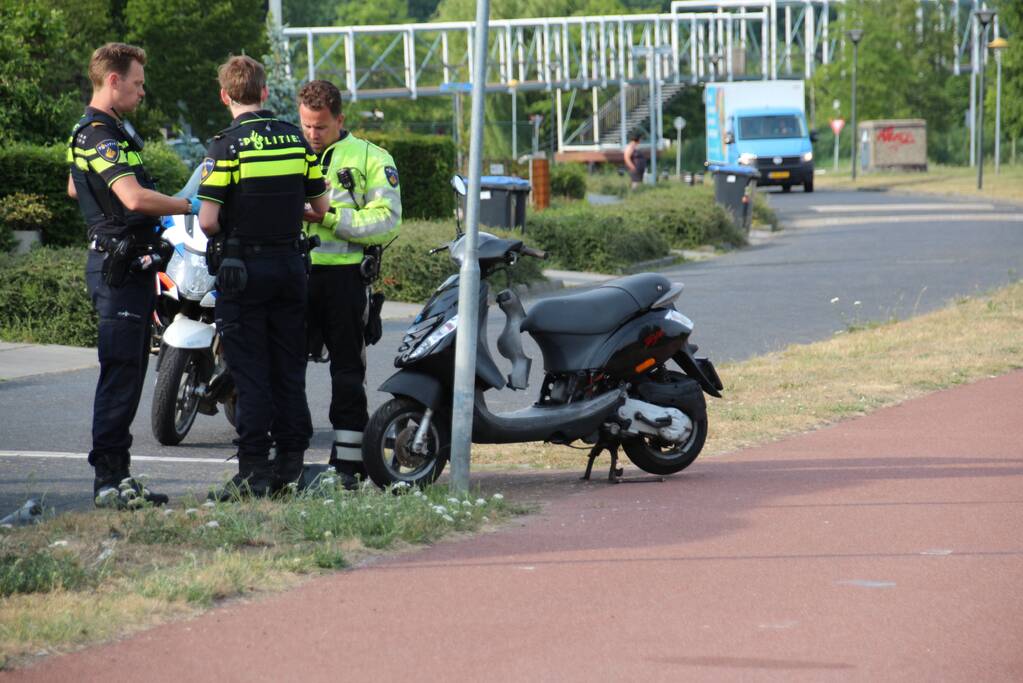 Gewonde bij aanrijding tussen scooter en fiets