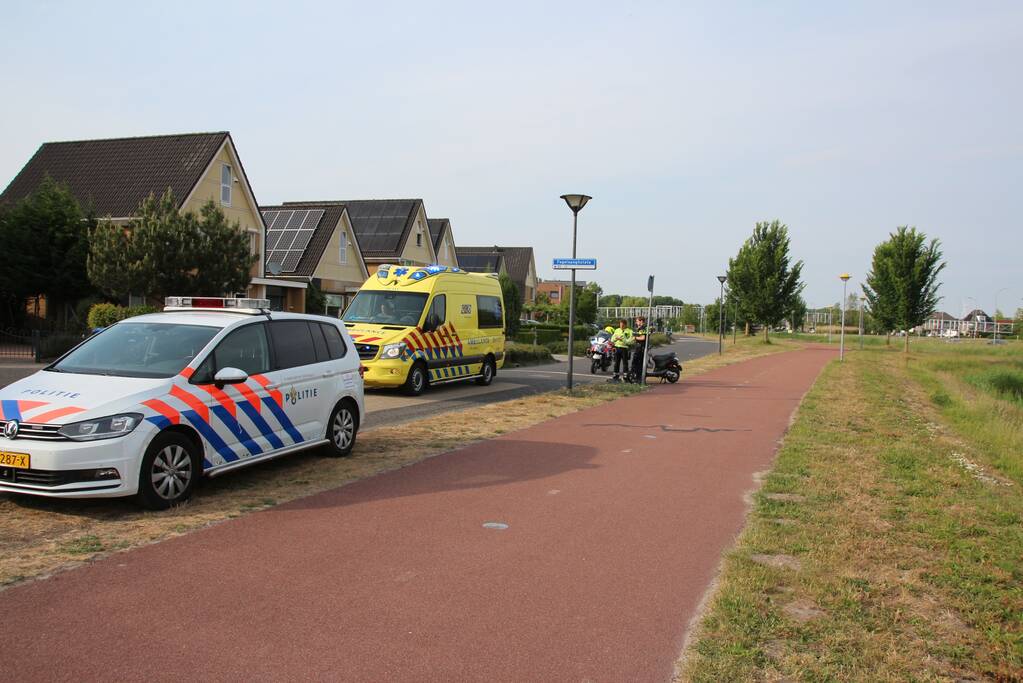 Gewonde bij aanrijding tussen scooter en fiets