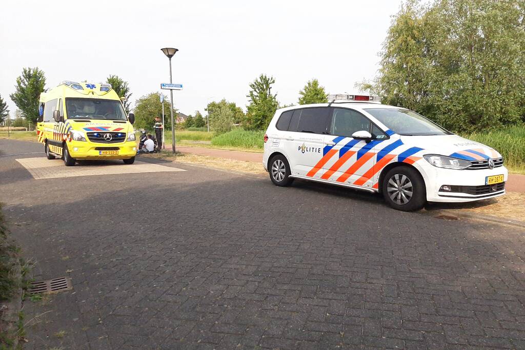 Gewonde bij aanrijding tussen scooter en fiets