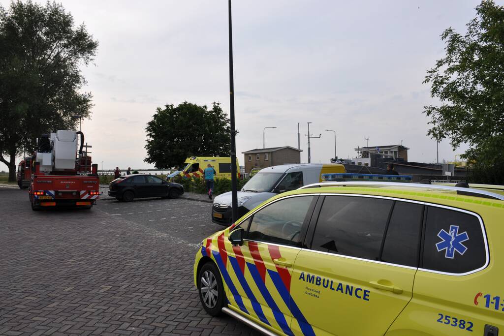 Persoon gewond na val in ruim van een schip