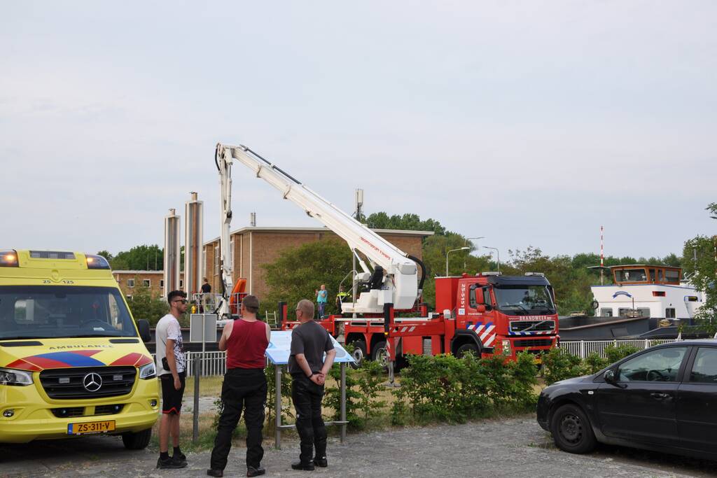 Persoon gewond na val in ruim van een schip