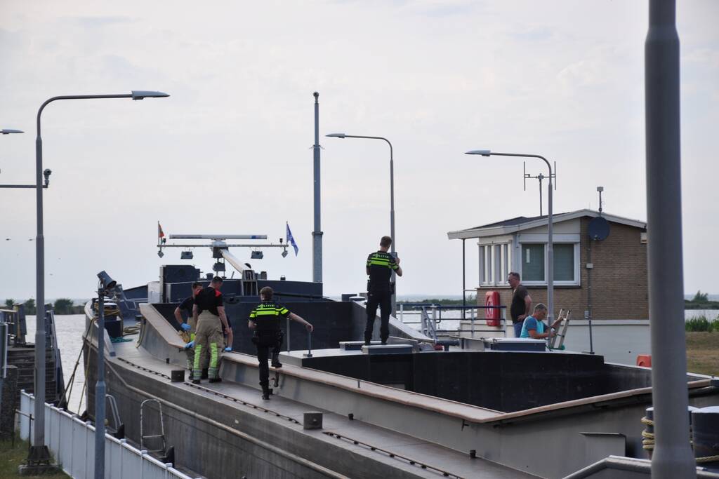 Persoon gewond na val in ruim van een schip