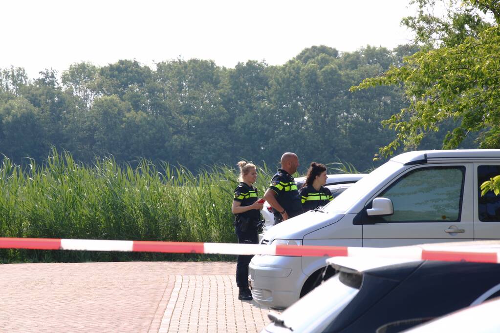 Overleden man in auto aangetroffen